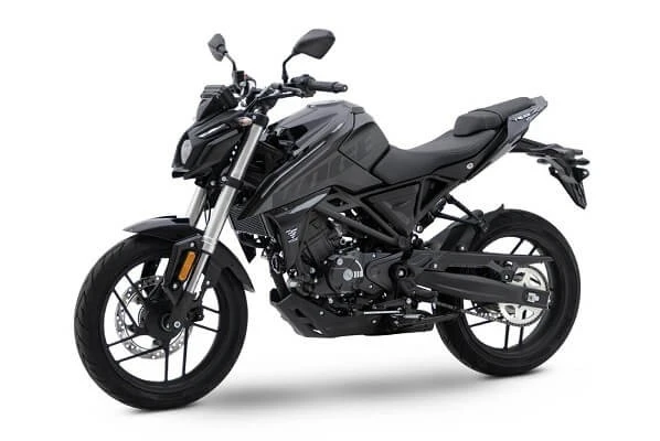 VOGE R125 poate fi companionul ideal pentru pasionatii moto la inceput de drum, precum si pentru toti cei interesati de un motor potrivit pentru naveta de zi cu zi prin aglomeratia urbana.