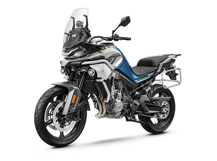 CFMOTO 800MT Sport este un travel bike temerar, ideal pentru calatorie si aventura pe distante mari