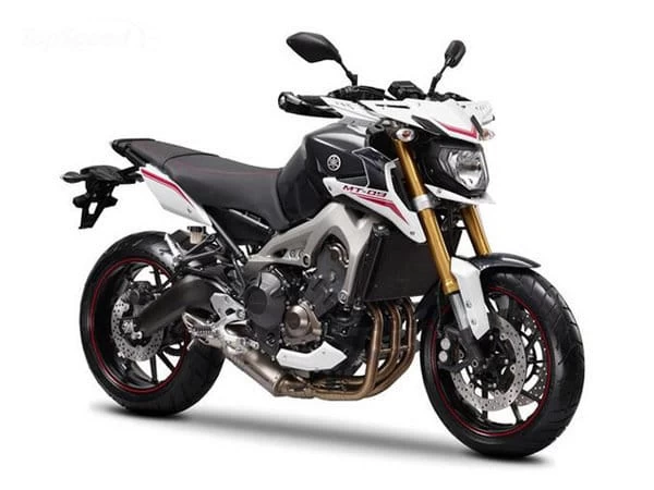Prevazuta cu cea mai noua tehnologie dezvoltata de catre producatorul japonez, Yamaha MT-09 Rally este o motocicleta capabila care va va rasplati cu o experienta unica de conducere de fiecare data cand veti urca in sa...