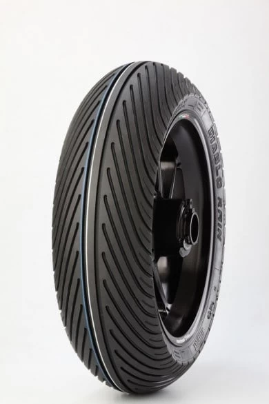 Chiar daca esti pasionat doar de ATV-uri si de tot ce are patru roti, nu inseamna ca ai putea sa ramai indiferent atunci cand auzi noutati despre Superbike.
De aceea este bine sa arunci un ochi si sa vezi cam cu ce a...
