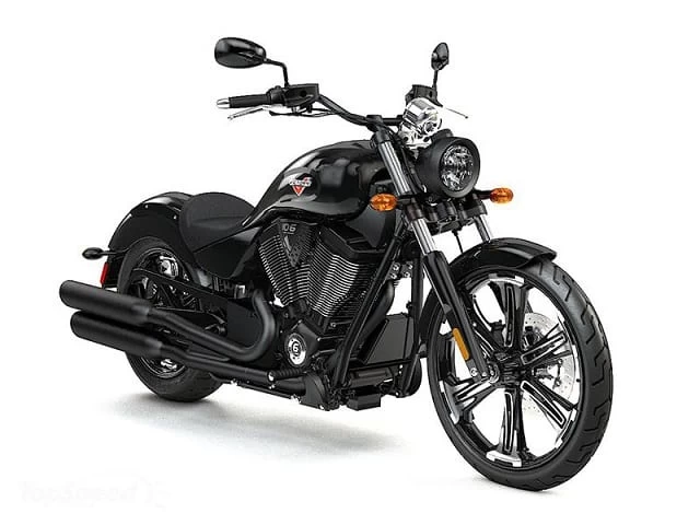 Companiile Victory si Indian Motorcycles se afla, amandoua, sub paravanul Polaris Industries, dar produsele lor sunt foarte diferite unele de altele. Indian este ancorata in trecut, in timp ce Victory priveste catre v...
