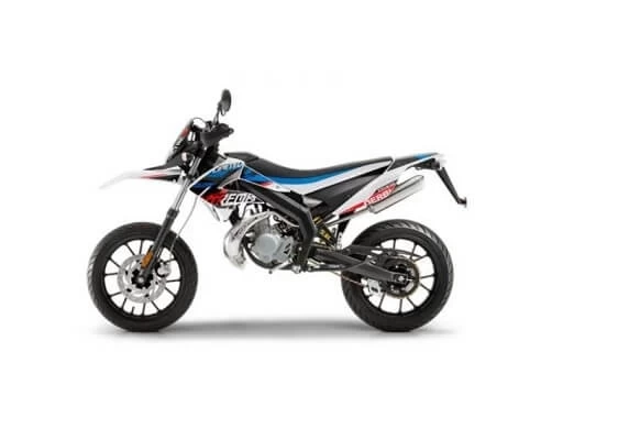 Ediția specială a modelului standard Derbi Senda DRD X-Treme 50 SM vine &icirc;n plus cu o colectie de imbunatatiri atat la nivel de look, cat și menite să ajute utilizatorul &icirc;n timpul pilotării.

Motocicleta&...