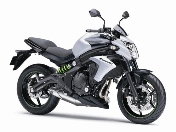 Noul model&nbsp;2015 ER-6N&nbsp;este una din cele mai accesibile motociclete Kawasaki pentru riderii incepatori care vor sa descopere tainele motociclismului,iar datorita combinatiei sale unice de aspect,confort si vi...