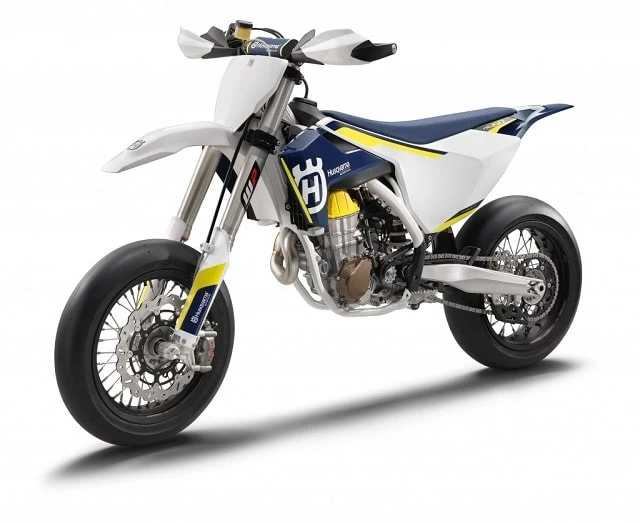 Cand creditam Husqvarna ca fiind foarte ocupata cu apropiata lansare a modelului 701 Supermoto, care beneficiaza de site propriu, campanii de teasing si marketing intens, iata ca a iesit un alt frumos model updatat si...