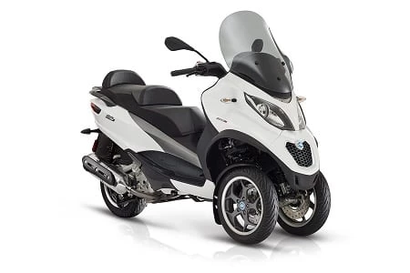 Piaggio și-au extins gama de modele MP3 cu trei roți, introduc&acirc;nd modelele MP3 300 Sport LT și MP3 500 Sport LT, ambele fiind modele de nivel entry-level cu mai puține caracteristici dec&acirc;t scuterele lor Bu...