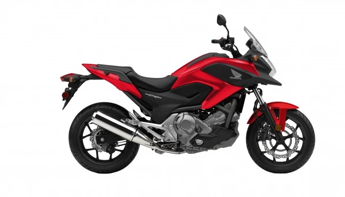 Noua&nbsp;Honda Honda NC700X este o motocicleta construita pentru o eficienta maximizata. In centrul&nbsp;motocicletei&nbsp;se afla un motor de 670cc, racit cu lichid, parallel-twin, SOHC. Motorul este alimentat de un...