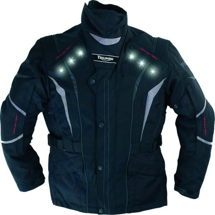 Triumph se pregateste pentru sezonul toamna/iarna 2011 si a lansat colectia pentru riderii de motociclete. Accesoriile de imbracaminte sunt moderne, dezvoltate cu cele mai noi tehnologii si dispun de un design deosebi...