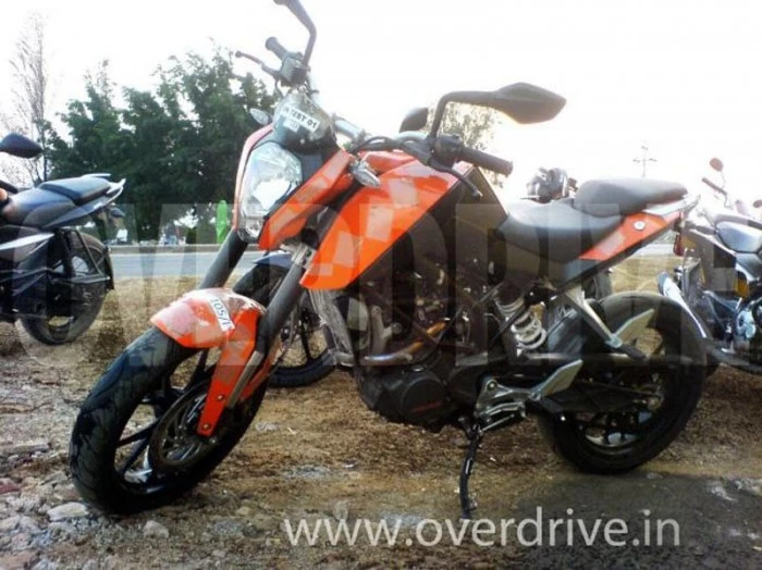 In urma cu ceva timp circula zvonul potrivit caruia KTM pregateste un nou model Duke, versiunea 200. Site-ul overdrive.in publica o imagine cu noua motocicleta care a fost vazuta in India. &nbsp;
Site-ul citat preciz...